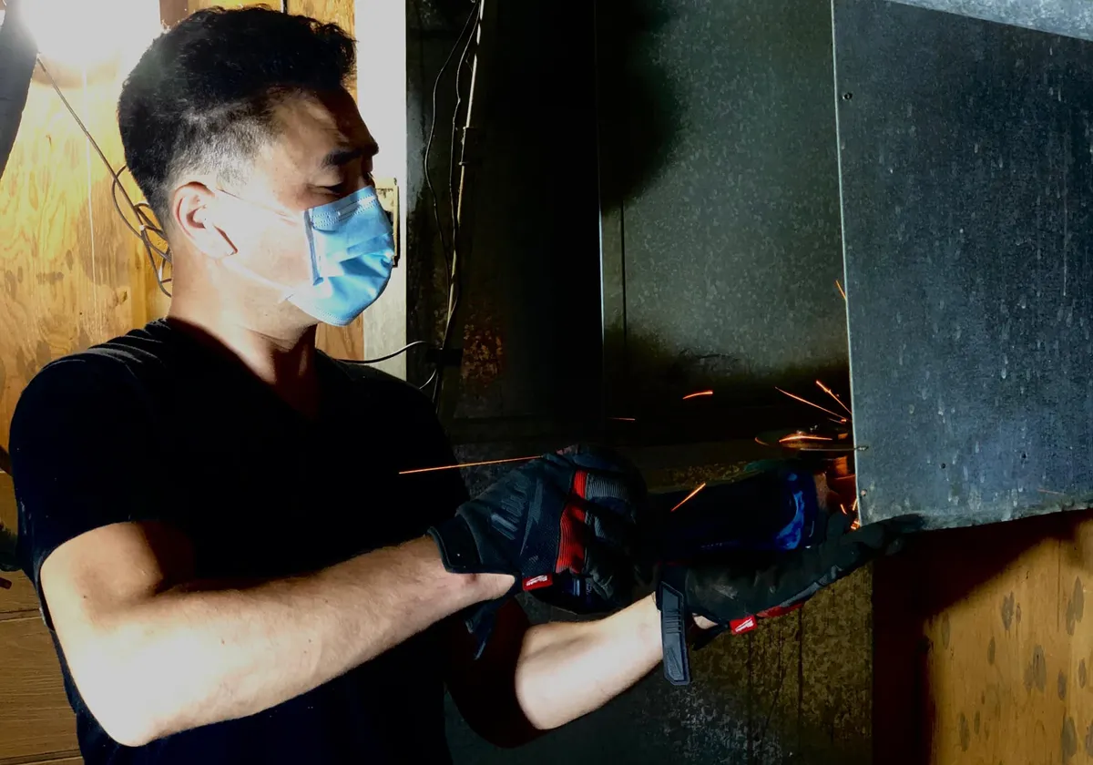 gray computer monitor